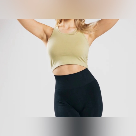 Alphalete Essential Crop Tank Light Olive Size XL NWT GYM WORKOUT ATHLEISURE - Picture 1 of 9